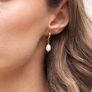 Pearl Huggie Earrings, Dainty Pearl Hoop Earrings, Handmade Bridal Jewelry,Real Freshwater Pearl