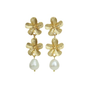 Pearl Bridal Earrings, Flower Earrings, Wedding Earrings, Bridesmaid Earrings, Freshwater Pearl Earrings, Bridesmaids gifts floral earrings