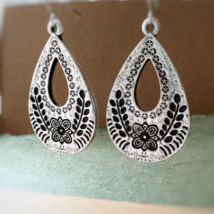 Silver Dangle Earrings, Beaded Earrings, Hippie Earrings,  Boho Jewelry, Flower Boho Earrings, Silver Dangle Earrings