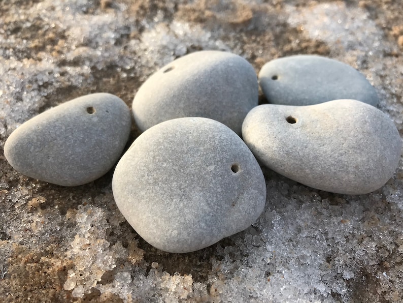 a60 5 natural holed beach stones Sea stones Holey stones Size1.6-2.0#magic stone-amulet-talisman good luck stone etc. odin stone