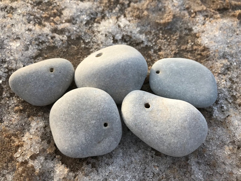 a60 5 natural holed beach stones Sea stones Holey stones Size1.6-2.0#magic stone-amulet-talisman good luck stone etc. odin stone