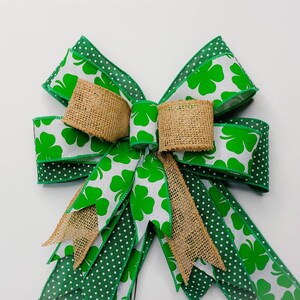 St Patrick&#39;s Day Bow, Green Shamrock, Green and White Mini Dots, Burlap