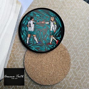 Bruno G und Tonali Coaster Zeichnung Runder Untersetzer Design Geordie inspirierte Zeichnung | Fußball Geschenke | Weihnachtsgeschenk | Geburtstagsgeschenk