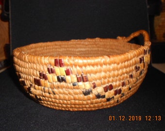 1910 1920 Apache Berry Basket nice design 7 1/2" x 2 1/2" nice condition as seen in photos.