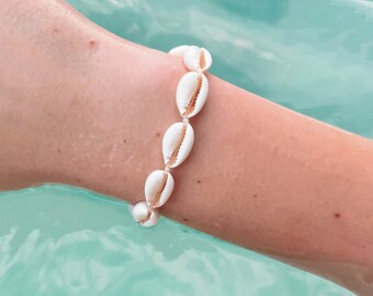 Bracciale con conchiglia Puka Cowrie / Bracciale con conchiglia Puka regolabile / Conchiglia conchiglia Cowrie stile surfista / Bracciale per le vacanze estive / Bracciale da spiaggia