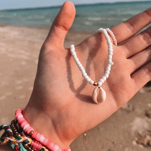 Outerbanks style surfer girl Puka Shell necklace that beach girl surfer necklace Summer jewelry OBX Pouge P4L