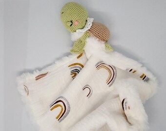Crocheted turtle muslin blanket, ideal as a baby shower gift, for newborn photoshoots, baby room decoration...