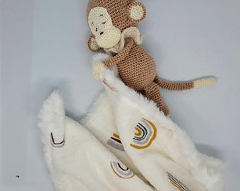 Soft swaddle blanket with crocheted monkey, ideal for baby shower gifts, newborn photoshoots, baby room decoration...