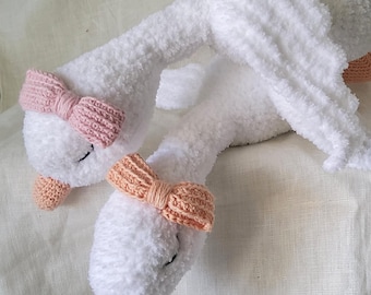 Large crocheted goose made of softy 100% micropolyester wool, ideal for newborns, gifts, baby room decoration...