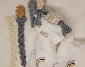 Soft swaddle blanket with crocheted elephant, ideal for baby shower gifts, newborn photoshoots, baby room decoration...