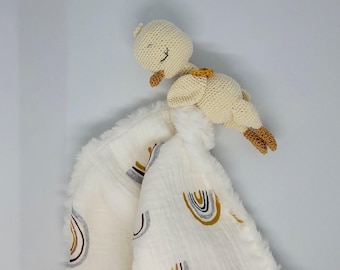 Soft swaddle blanket with crocheted goose, ideal for baby shower gifts, newborn photoshoots, baby room decoration...
