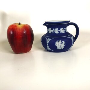 1942 Wedgwood Cobalt Blue Jasper Creamer Jarra
