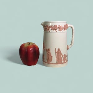 Wedgwood Queensware reliëf roze druiven op crème kan