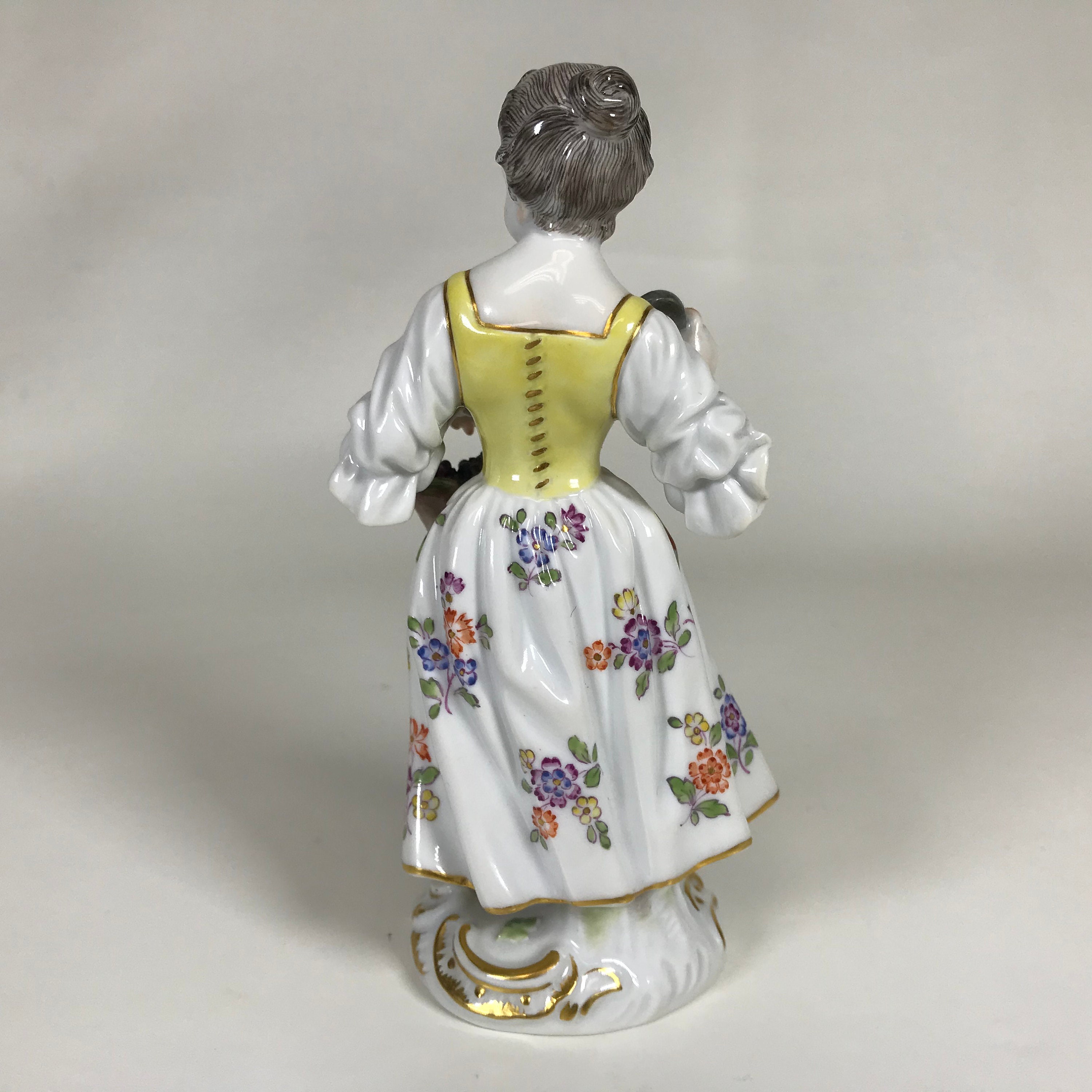 マイセン磁器 ブドウ籠と鎌を持つ少女 - Etsy 日本