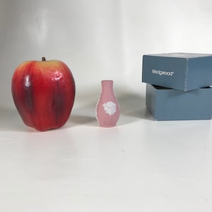 Wedgwood Pink Jasperware Floral Swirl Mini 2 3/8&quot; Perfume Bottle Miniature Vase W/ Original Box