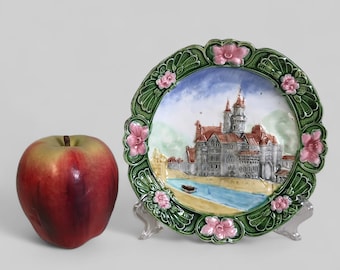 Early 1900s German Majolica Plate with High-Relief Castle Scene