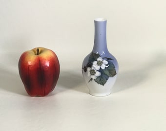 ロイヤル コペンハーゲン 磁器 ブラックベリー フラワー 5 1/2 インチ