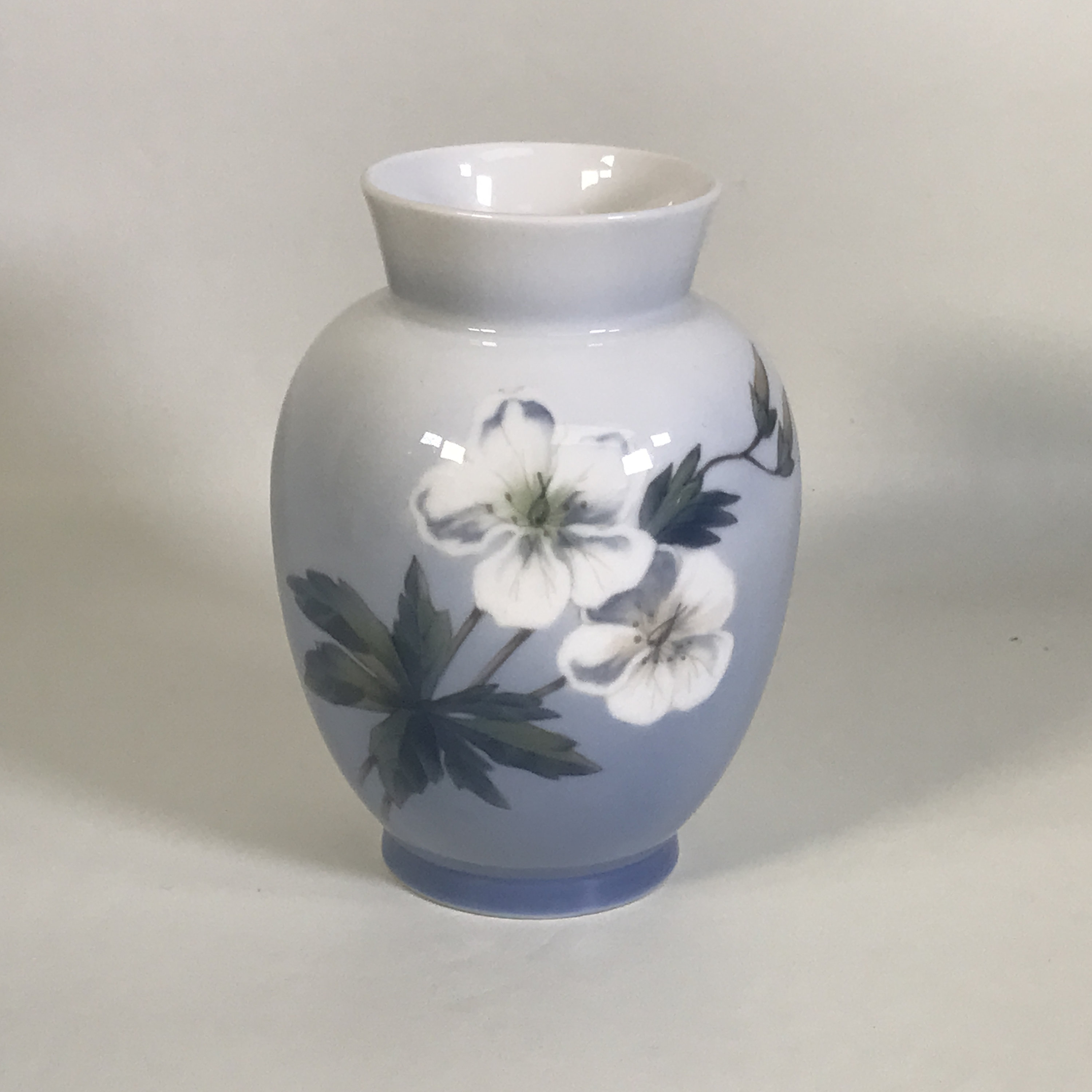 ロイヤルコペンハーゲン 磁器の花瓶 花と蝶 - Etsy 日本