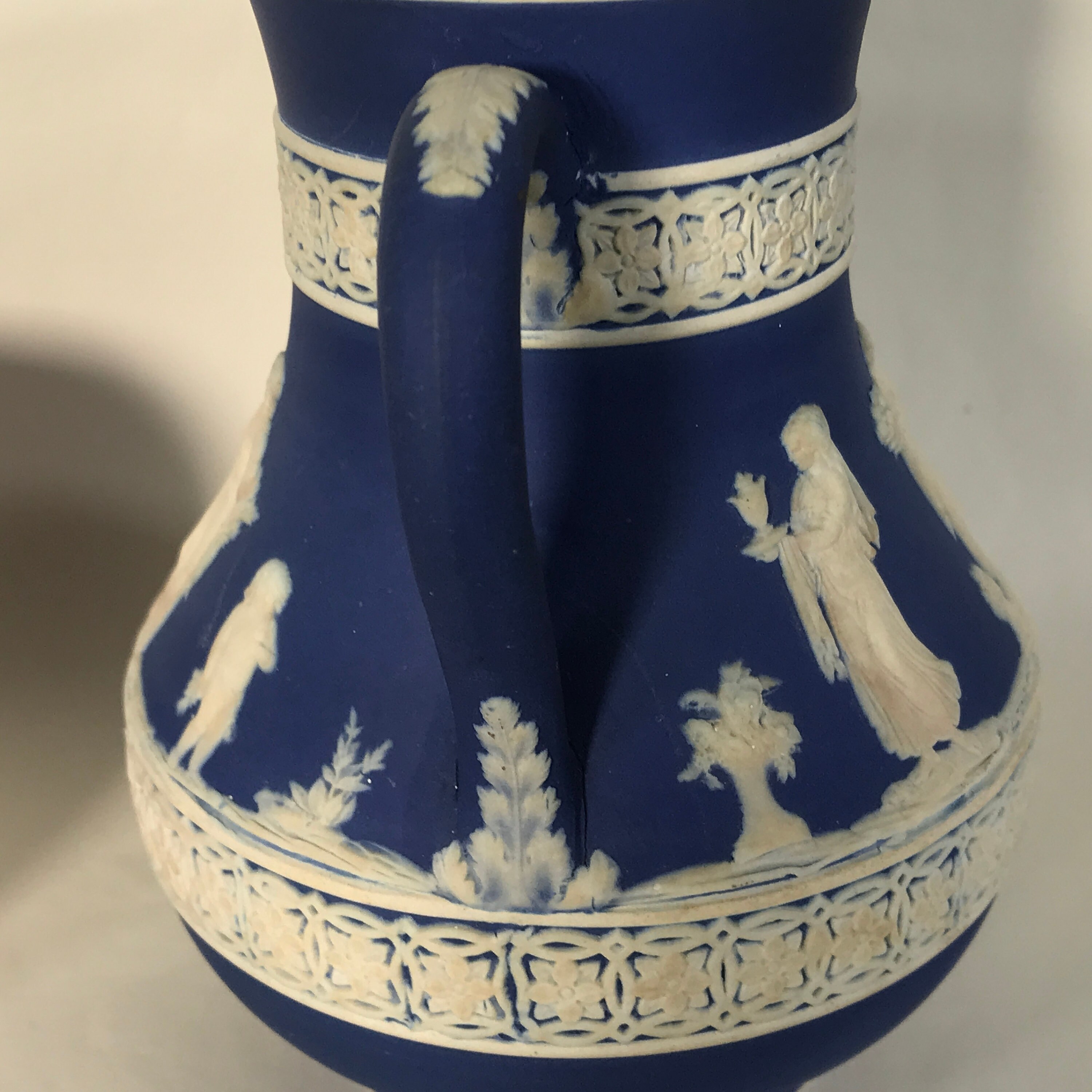 ウェッジウッド　1900年頃製造　ディップドブルー　ジャスパーウェア　ピッチャー 1900 年頃 ウェッジウッド ダークブルー ディップ ジャスパー