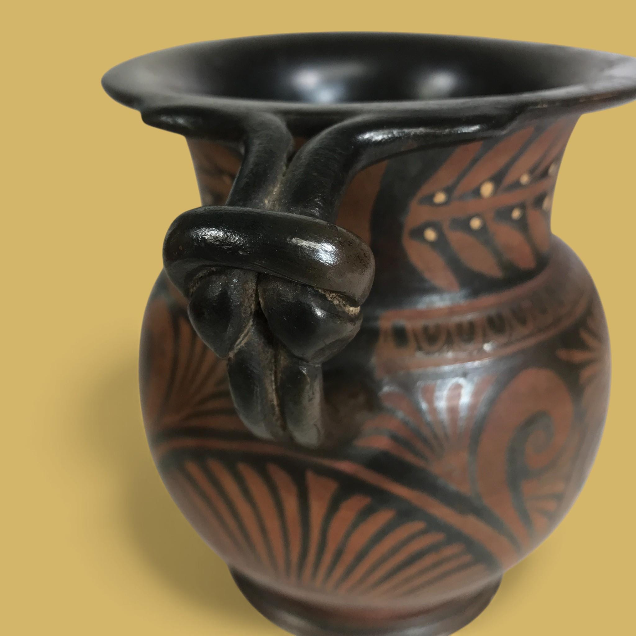 古代ギリシャ、プーリアの赤絵式陶器オルペのワイン壺、紀元前 4 世紀