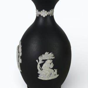 Vaso per fiori singoli Wedgwood in jasperware nero, circa 1966, diametro 12 cm.