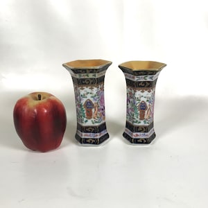 Pair of Chinese Export Porcelain Style Bud Vase
