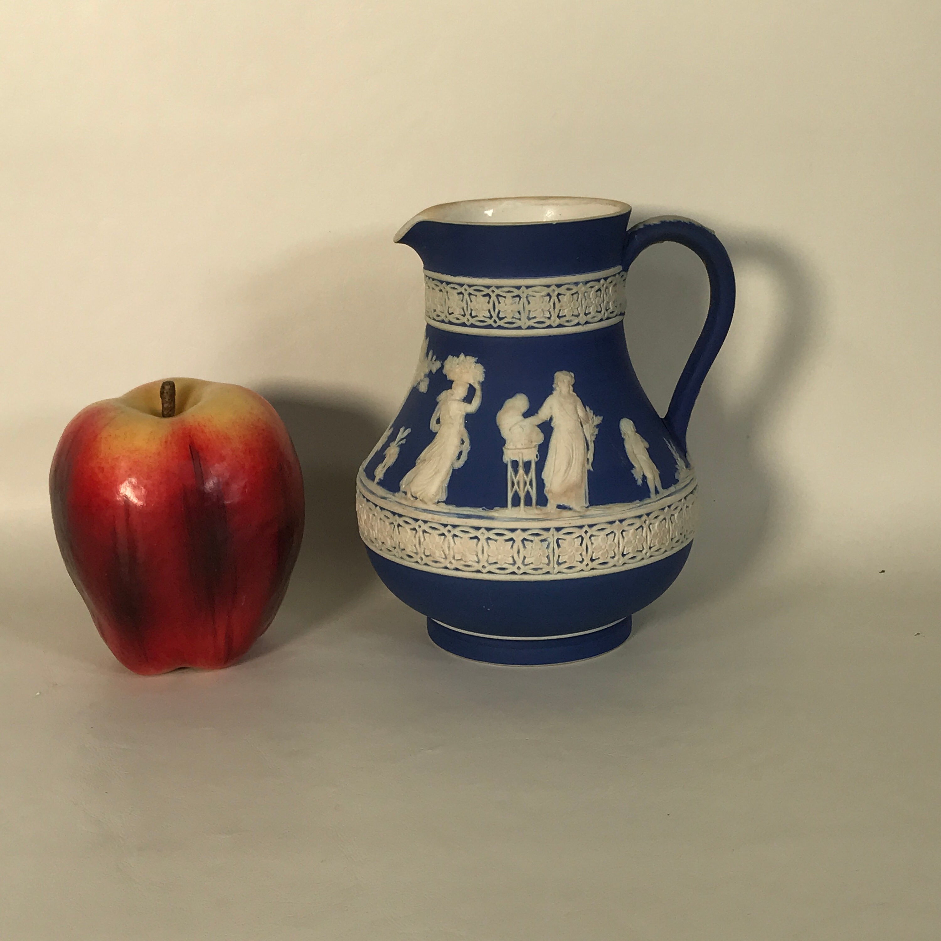 ウェッジウッド　1900年頃製造　ディップドブルー　ジャスパーウェア　ピッチャー 1900 年頃 ウェッジウッド ブルーディップ ジャスパーウェア