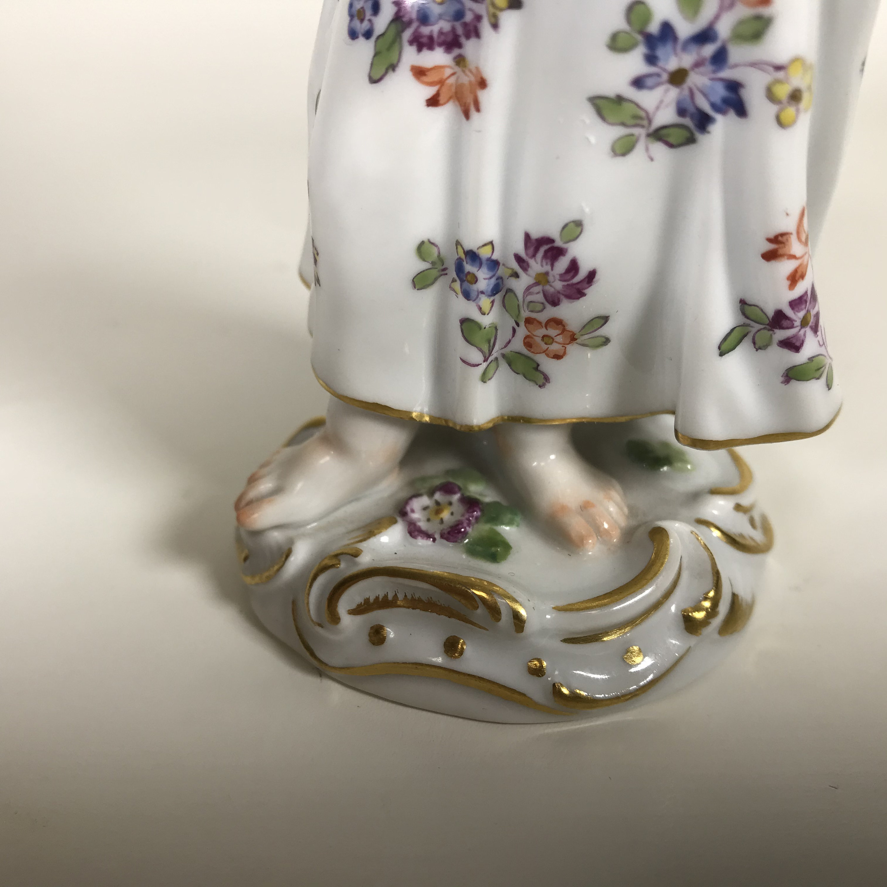 マイセン磁器 ブドウ籠と鎌を持つ少女 - Etsy 日本