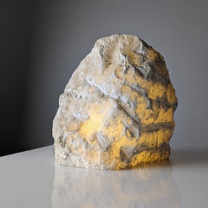 Lampe en roche d'albâtre image 1
