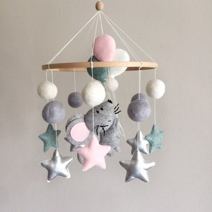 Mouse baby mobile - Neutral Nursery - Baby Girl Newborn Gift - Baby Mouse - Flying Mouse with balloons cot mobile