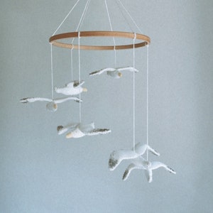 Nautical Seagulls mobile - Mobile bebe - Ocean mobile - New born gift - Mom to be gift - Nautical baby shower gift - seagull decoration