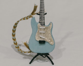Miniature Fender Stratocaster: Seafoam Green