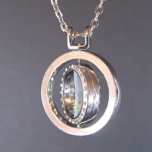 Wyrazisty naszyjnik, amulet z łańcuszkiem + 3 pływające amulety, medalion