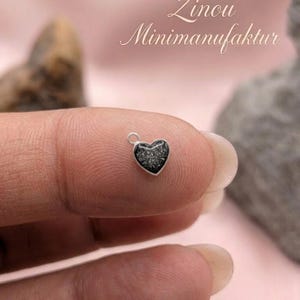 Winziger Herz Charm Mini – Filigraner Ascheanhänger für Bettelarmband, 925 Silber Tierschmuck Personalisierbar