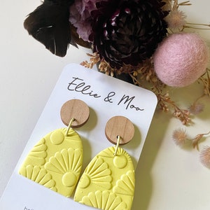 Large textured polymer clay dangles in yellow, Art Deco earrings,  minimalistic design,  colourful earrings - happy gift - timber earrings