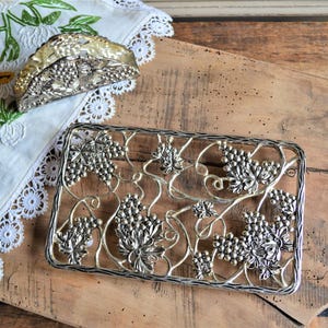 Supporto per piatti caldi e tovaglioli vintage, supporto per piatti caldi in metallo argentato francese, design Grapevine, regalo di inaugurazione della casa, regalo per lei