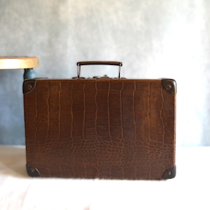 Walizka vintage, Sztuczny krokodyl, Mała francuska walizka, Etui z połowy wieku, Wystrój domu, Pudełko na pamiątki, Etui do przechowywania, Wystawa sklepowa