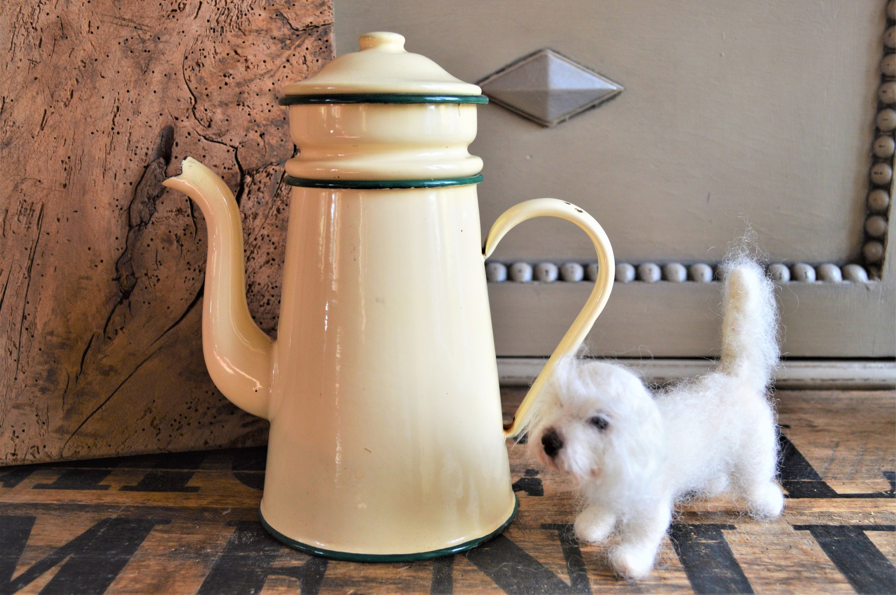 Cafetière en Émail Français, Cafetière avec Filtre, Jaune Pâle Crémeux, Tuyauterie Vert Racing, Émai