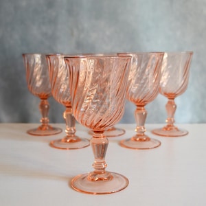 Vintage Luminarc Rosaline-wijnglazen - set van 6 roze gekruld Frans glaswerk