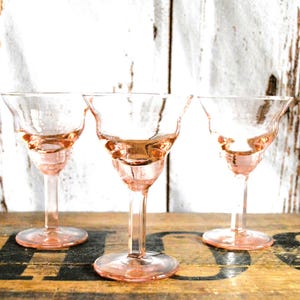 Vintage Franse roze likeurglazen: art-deco bargerei set van 3&quot;