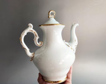 Antique Baroque Coffee/Tea Pot with Foot, 1.3 Liters, Decorated Porcelain, 1830-1890, White/Gold, Excellent Condition, German
