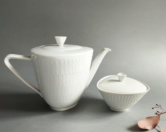APART Teapot and Sugar Bowl, max. 1.2 liters, Vintage Porcelain, Hutchenreuter, 1960, Germany, Conical Structure, Triangular Shape