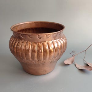 Vintage copper plant pot with relief, excellent condition, handmade, 70 years old