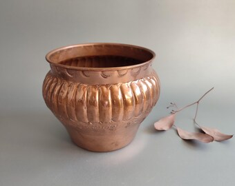 Vintage copper plant pot with relief, excellent condition, handmade, 70 years old