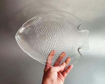 Vintage Arcoroc glass plates made in France, 1970s, various styles available. Glassware for serving fish, like new, top condition.