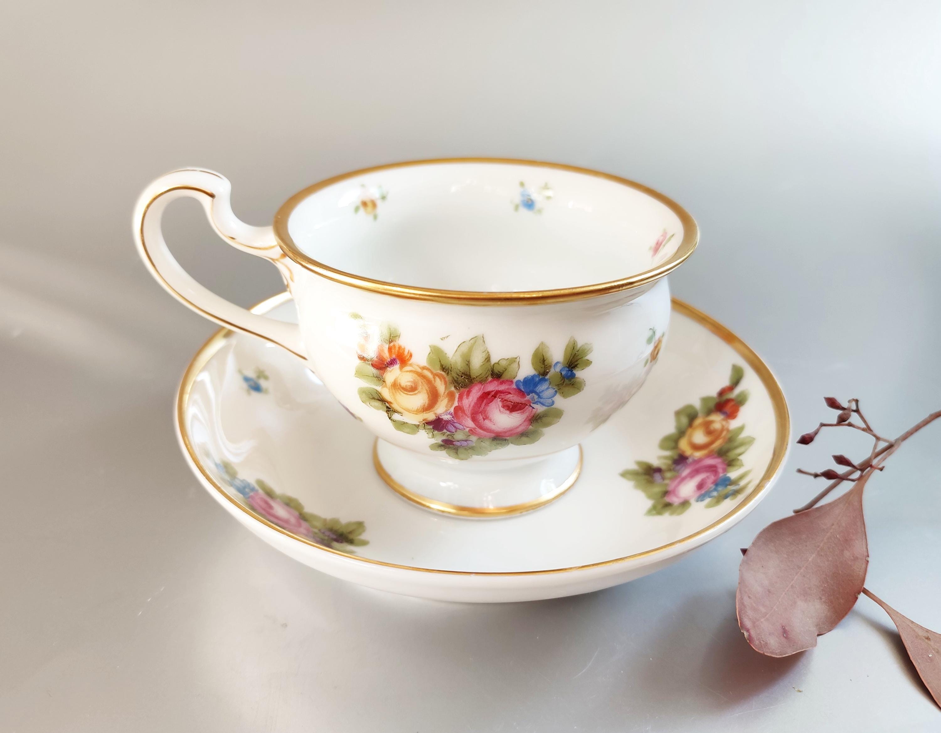 Alte tasse mit goldrand