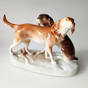 Vintage pair of 2 dogs hunting dogs porcelain figurine Royal Dux made in Szechoslovakia 1960s TOP condition