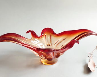 Murano vintage glass bowl in red and amber, art object from Venice, Italy, handmade, mouth-blown, ground base, excellent condition