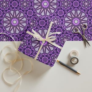 3 fogli di carta da regalo di Natale e compleanno con motivo caleidoscopio mandala viola e blu con finitura opaca di alta qualità