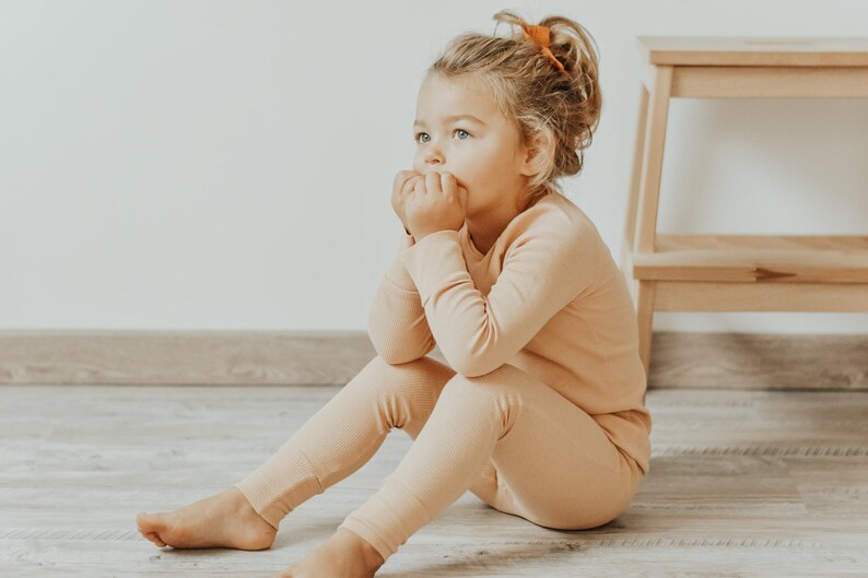 Gerippte Leggings PDF Schnittmuster - Mädchen Hose Schnittmuster für Baby, Kleinkind und Kinder. Bild 2
